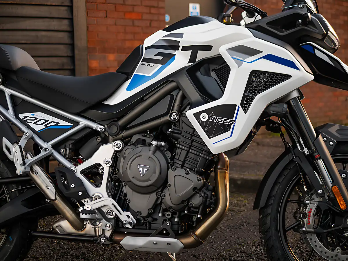 Used 2026 Triumph Tiger 1200 Alpine Edition Satin Crystal White - Interior and Exterior details 9