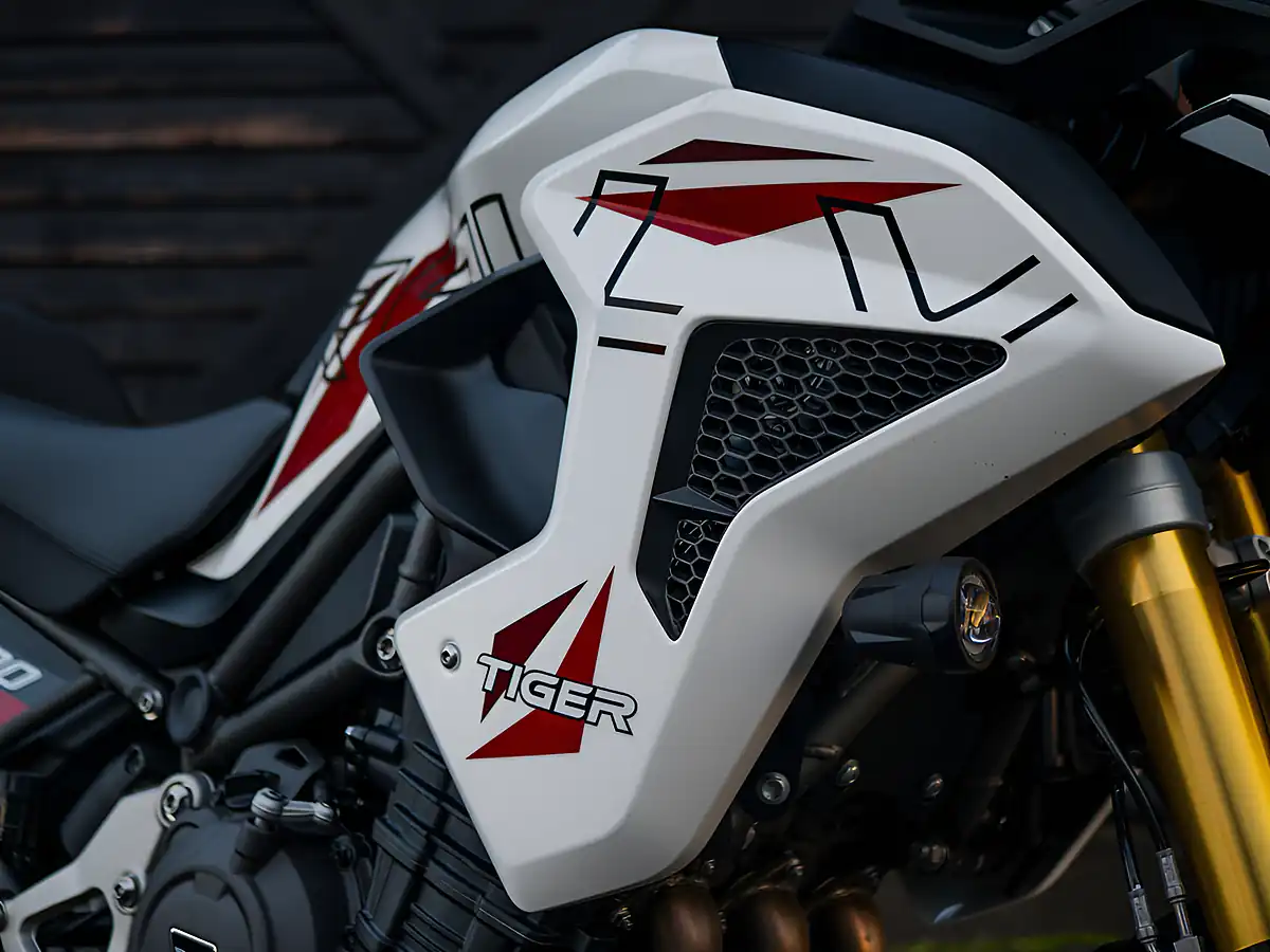 Used 2026 Triumph Tiger 1200 Desert Edition Crystal White - Interior and Exterior details 11