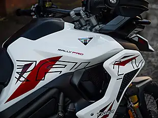 Used 2026 Triumph Tiger 1200 Desert Edition Crystal White - Interior and Exterior details 13