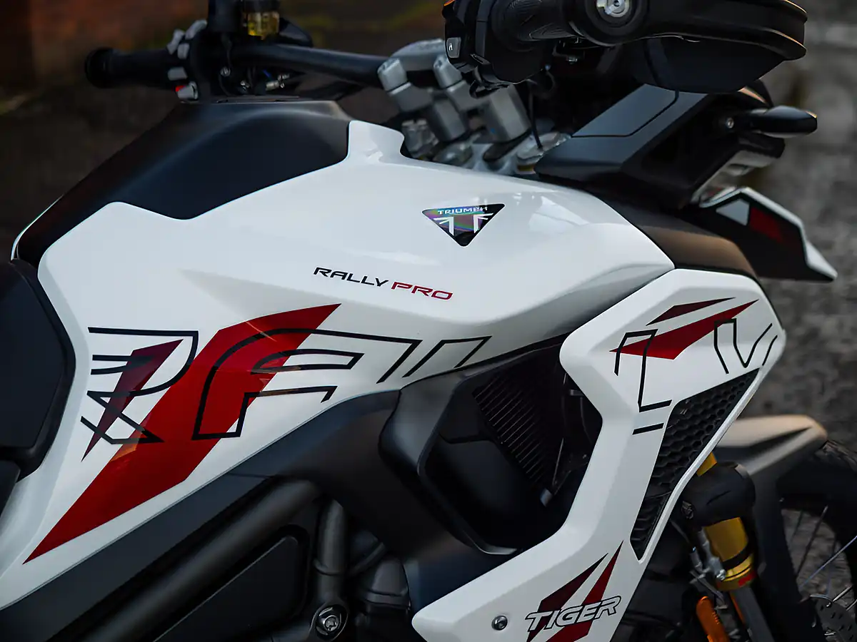 Used 2026 Triumph Tiger 1200 Desert Edition Crystal White - Interior and Exterior details 13