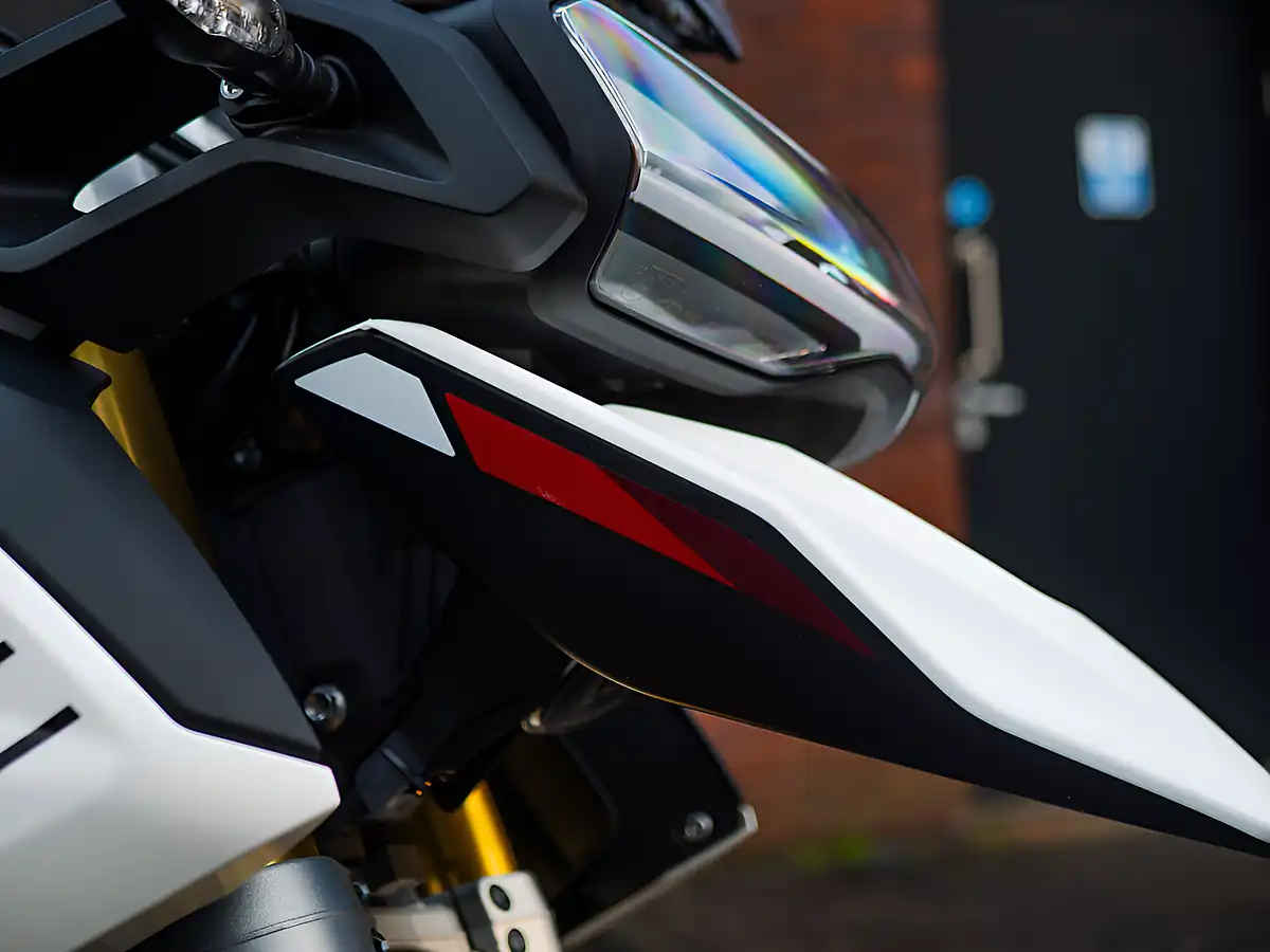 Used 2026 Triumph Tiger 1200 Desert Edition Crystal White - Interior and Exterior details 7