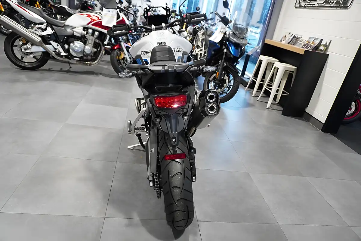 Used 2026 Triumph Tiger 900 Alpine Edition Snowdonia White - Interior and Exterior details 4
