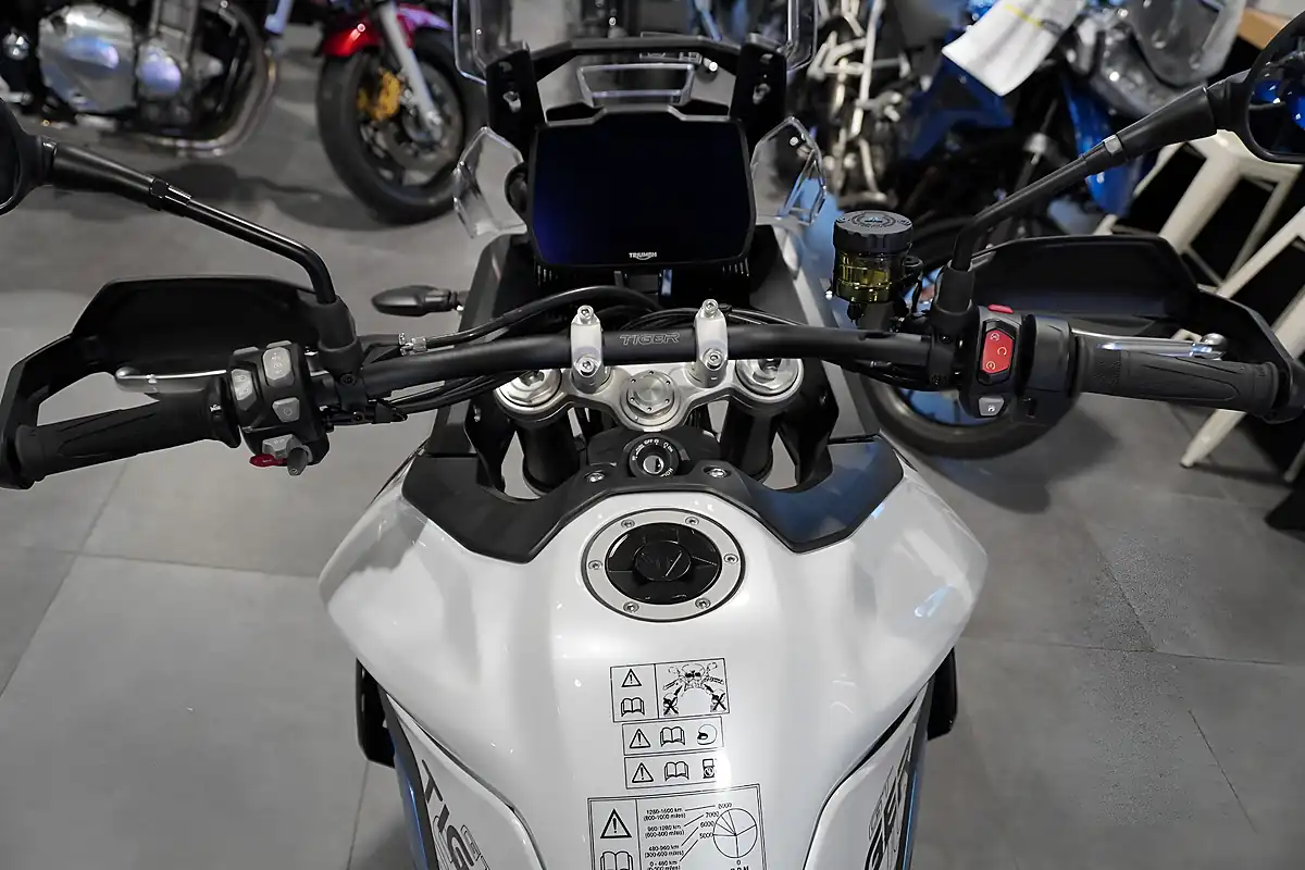 Used 2026 Triumph Tiger 900 Alpine Edition Snowdonia White - Interior and Exterior details 7