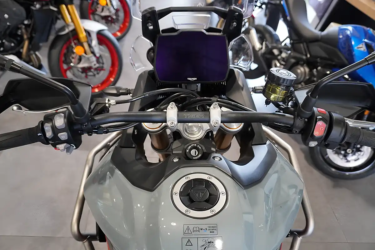 Used 2026 Triumph Tiger 900 Desert Edition Urban Grey - Interior and Exterior details 7