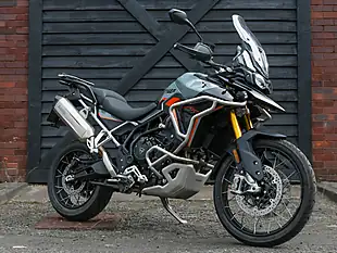 Used 2026 Triumph Tiger 900 Desert Edition Urban Grey / Sapphire Black - Interior and Exterior details 4