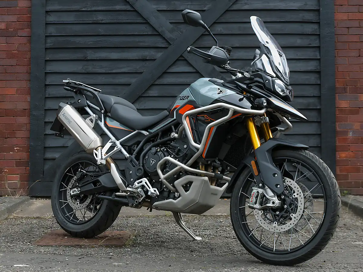 Used 2026 Triumph Tiger 900 Desert Edition Urban Grey / Sapphire Black - Interior and Exterior details 4