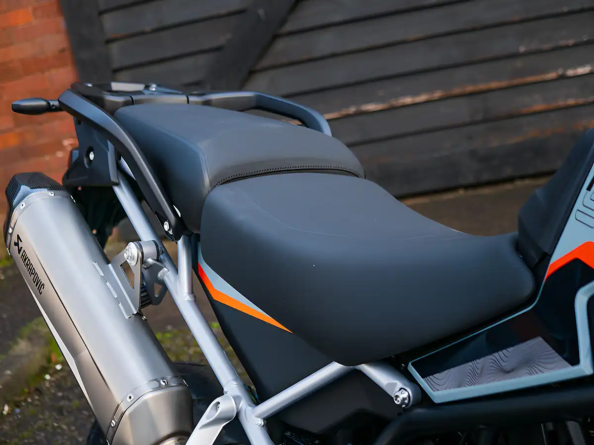Used 2026 Triumph Tiger 900 Desert Edition Urban Grey / Sapphire Black - Interior and Exterior details 18