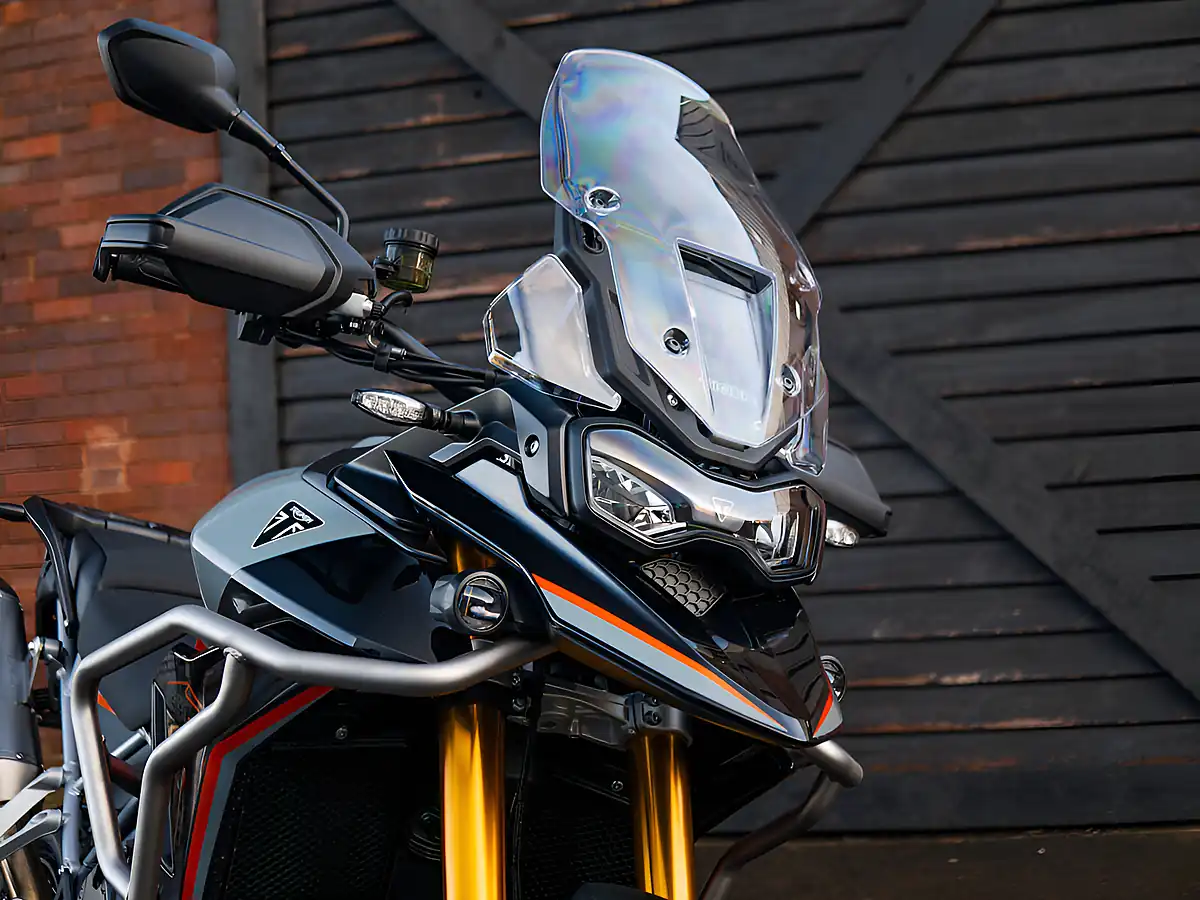 Used 2026 Triumph Tiger 900 Desert Edition Urban Grey / Sapphire Black - Interior and Exterior details 5