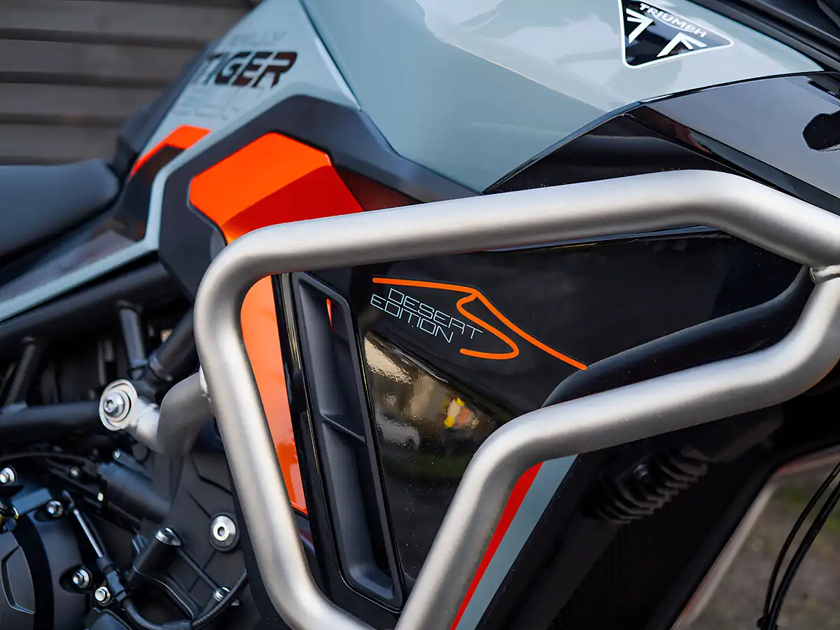Used 2026 Triumph Tiger 900 Desert Edition Urban Grey / Sapphire Black - Interior and Exterior details 9