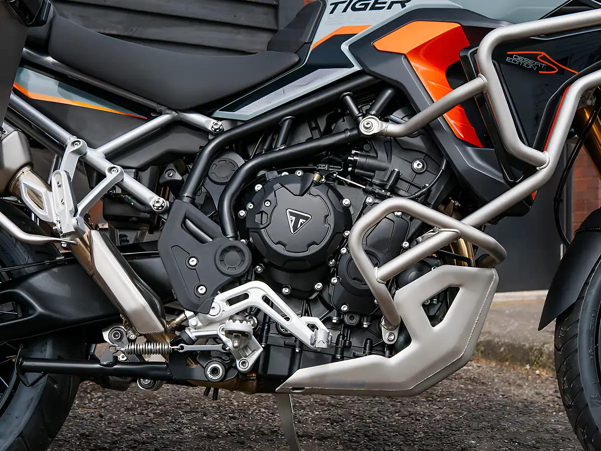 Used 2026 Triumph Tiger 900 Desert Edition Urban Grey / Sapphire Black - Interior and Exterior details 15