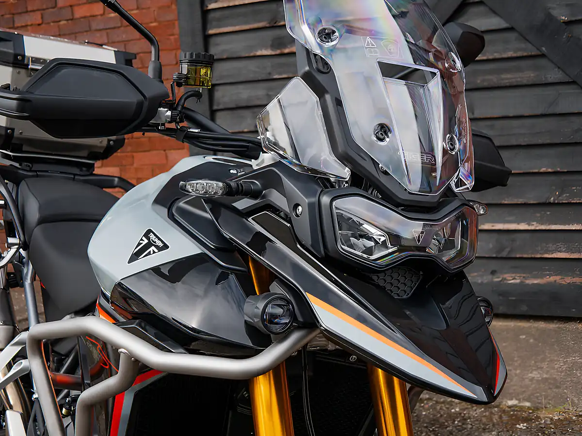 Used 2026 Triumph Tiger 900 Desert Edition Urban Grey / Sapphire Black - Interior and Exterior details 3