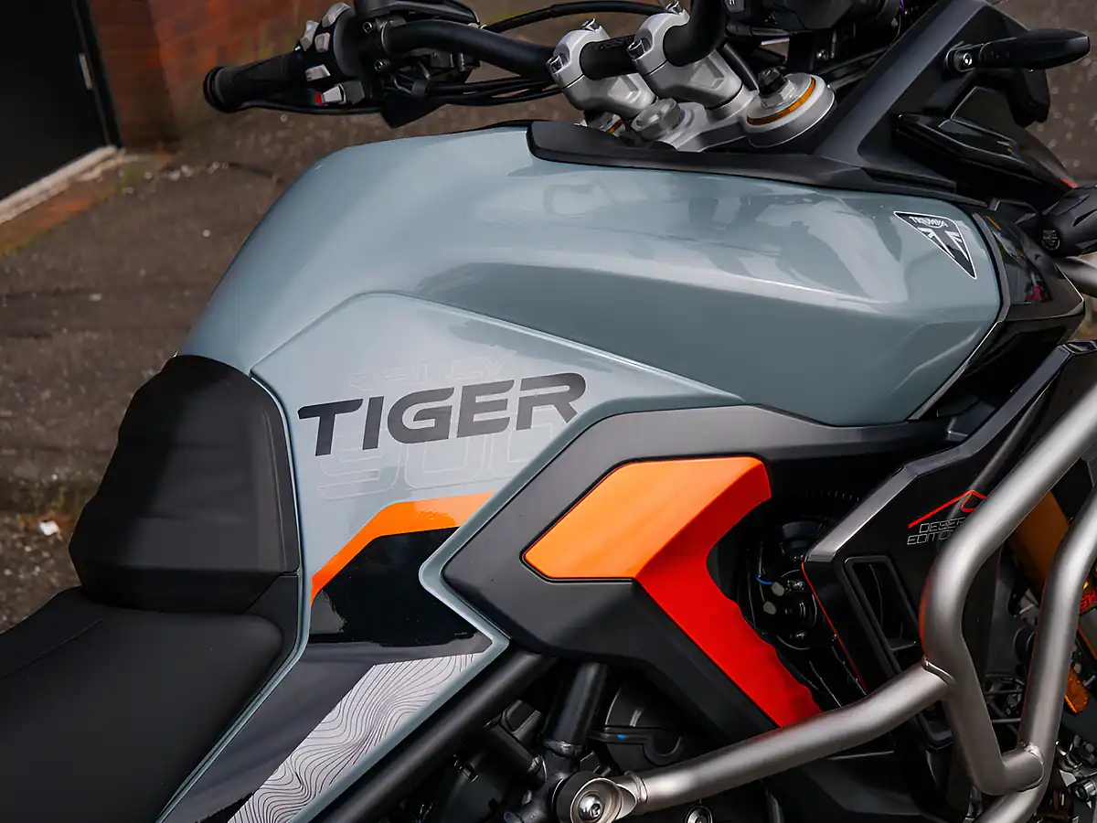 Used 2026 Triumph Tiger 900 Desert Edition Urban Grey / Sapphire Black - Interior and Exterior details 7