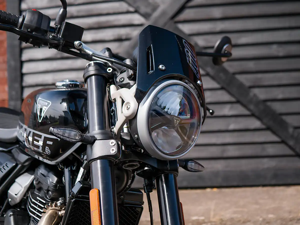 Used 2026 Triumph Tracker 400 Phantom Black - Interior and Exterior details 5