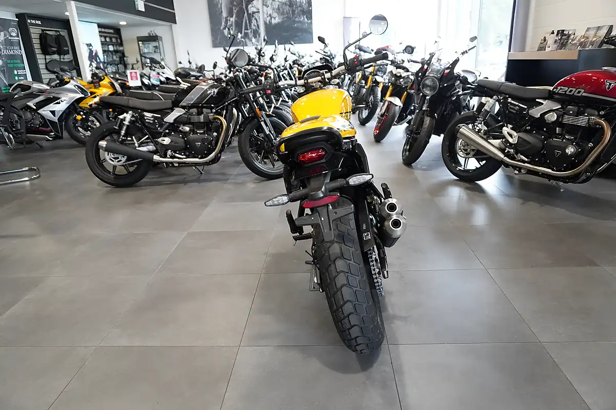 Used 2026 Triumph Tracker 400 Racing Yellow - Interior and Exterior details 4