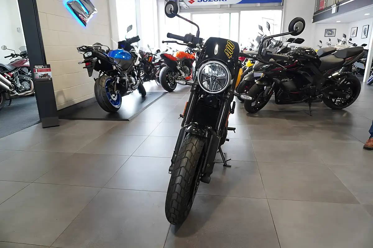 Used 2026 Triumph Tracker 400 Racing Yellow - Interior and Exterior details 8