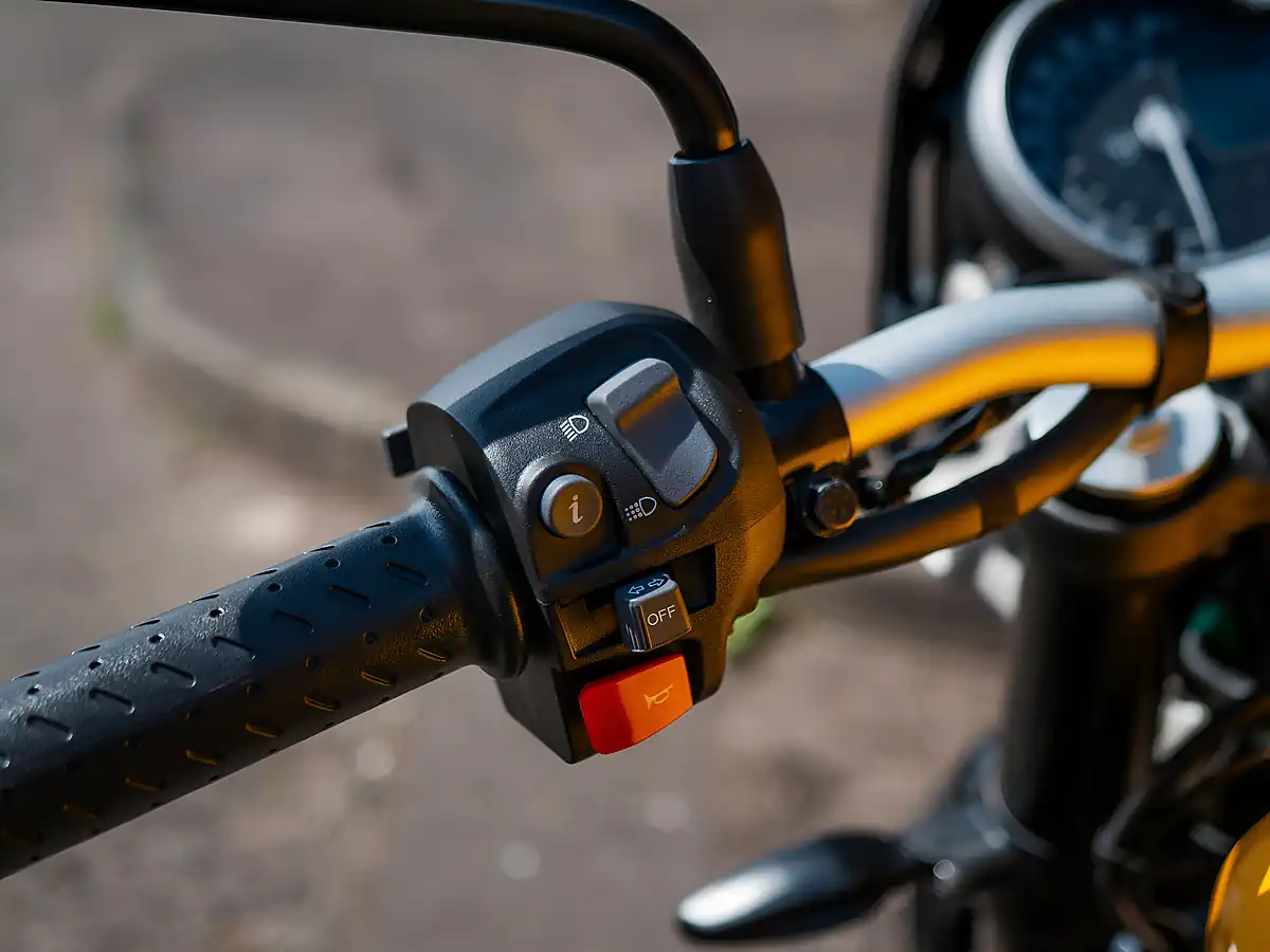 Used 2026 Triumph Tracker 400 Racing Yellow Racing Yellow - Interior and Exterior details 18