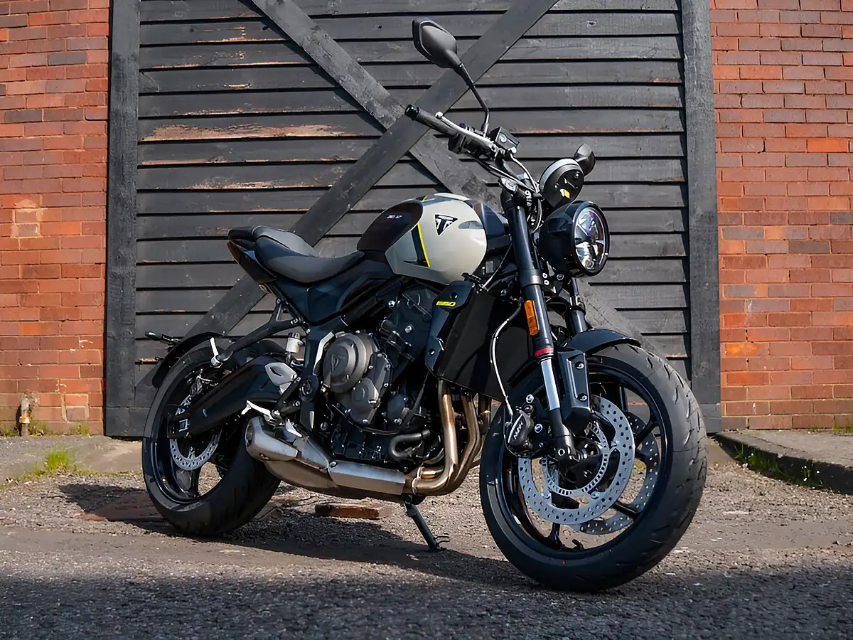 Used 2026 Triumph Trident 660 Cosmic Yellow - Interior and Exterior details 2