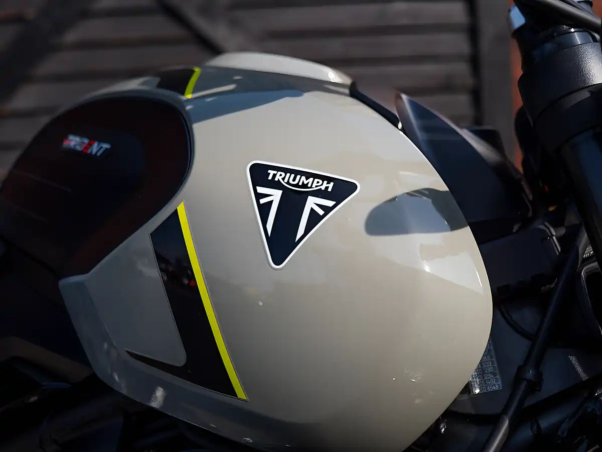 Used 2026 Triumph Trident 660 Cosmic Yellow - Interior and Exterior details 9
