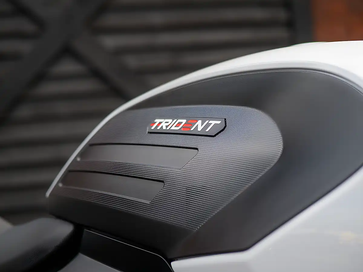 Used 2026 Triumph Trident 660 Snowdonia White - Interior and Exterior details 11