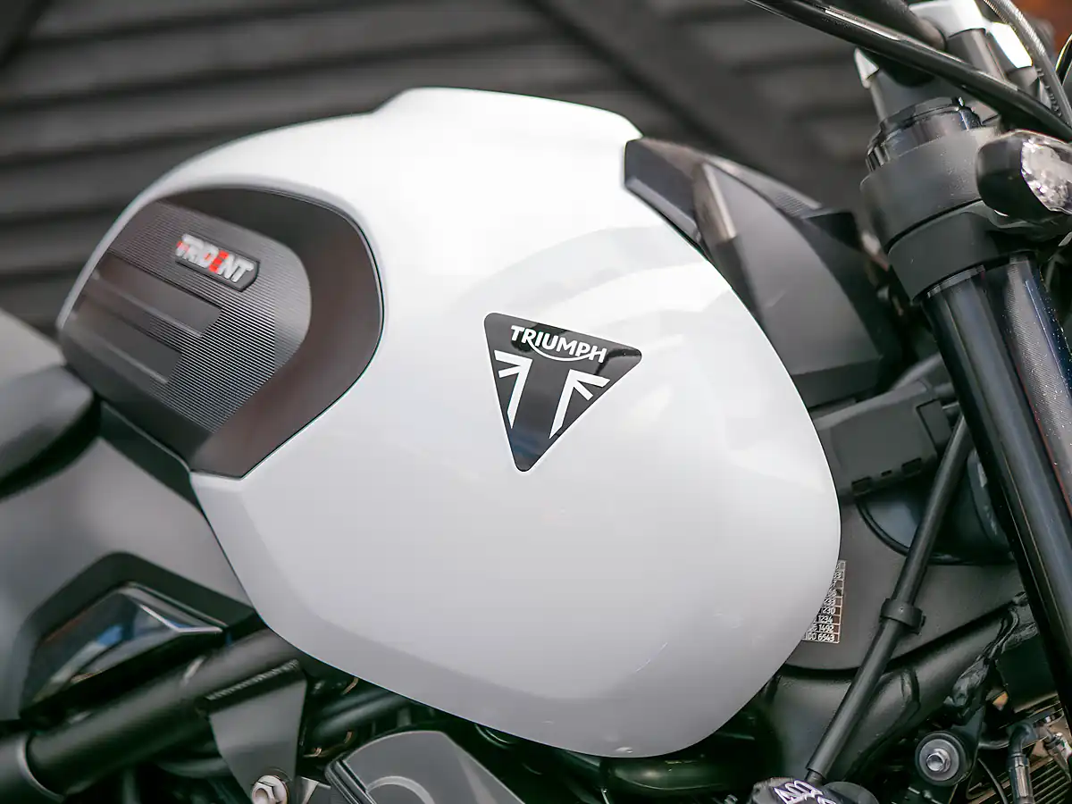 Used 2026 Triumph Trident 660 Snowdonia White - Interior and Exterior details 9