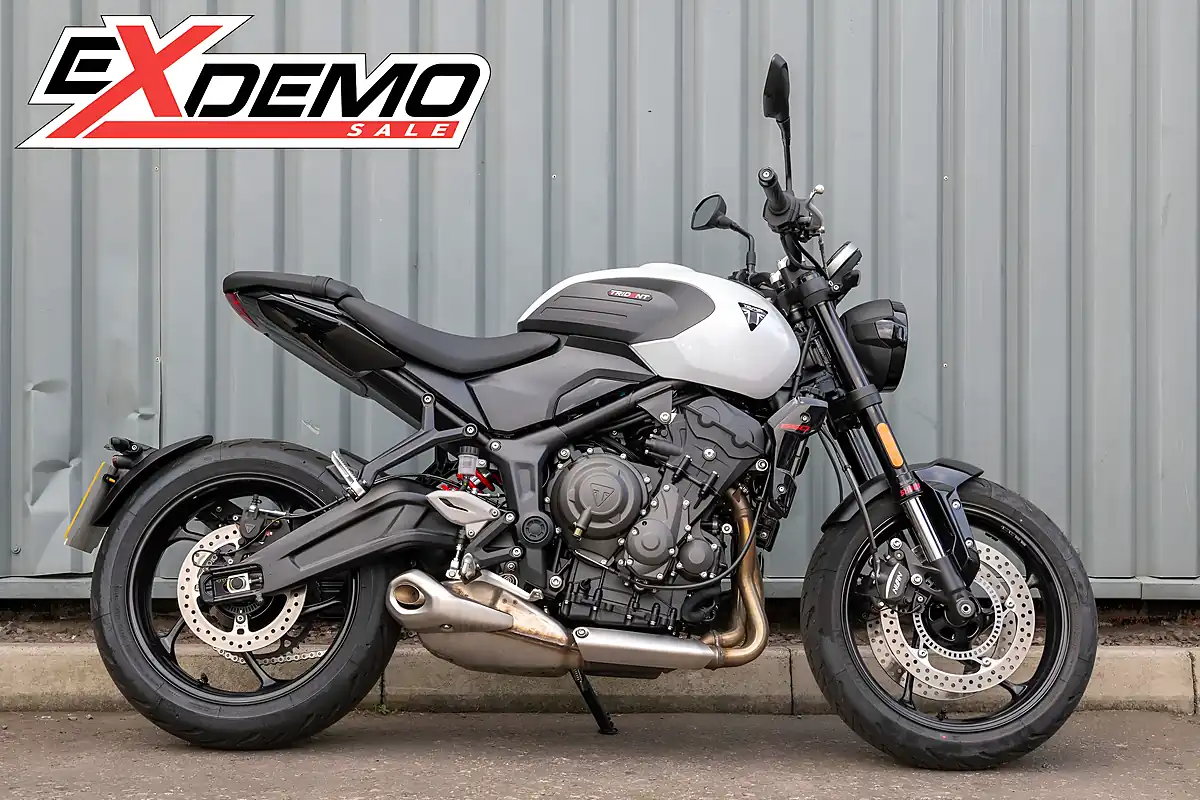 Used 2026 Triumph Trident 660 Snowdonia White - Front View