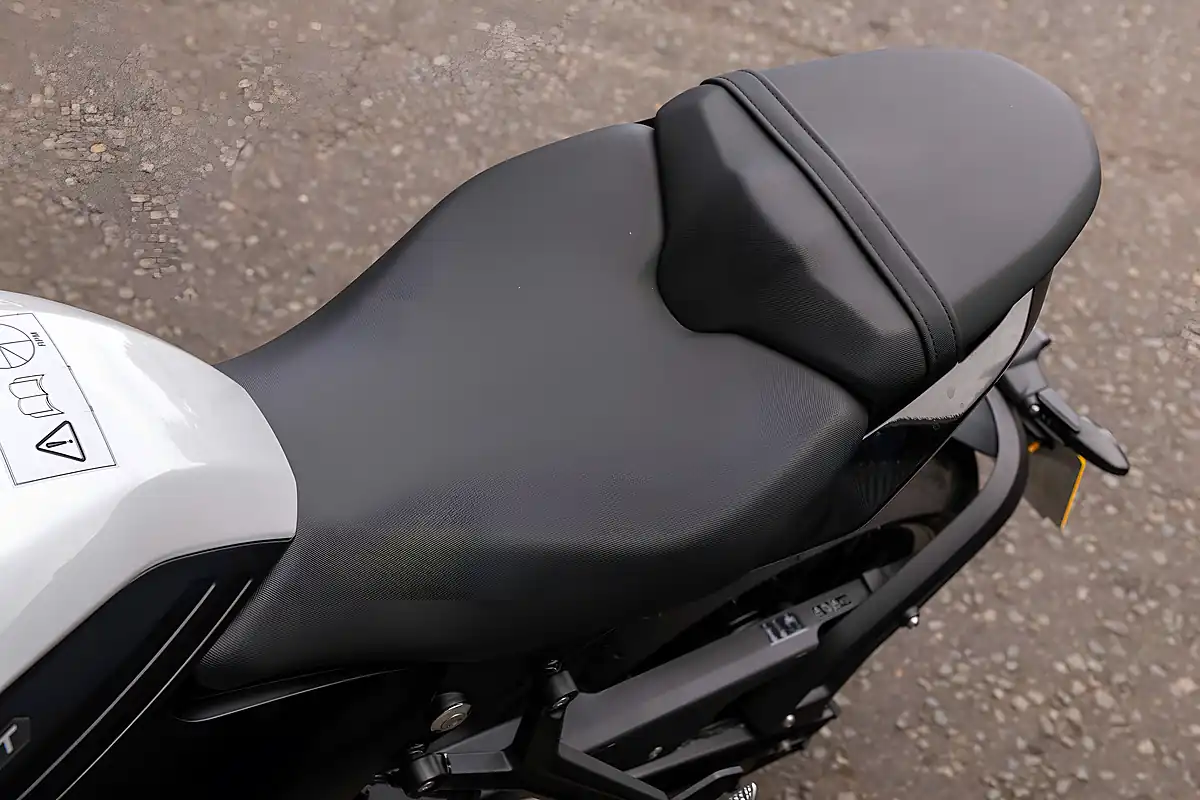 Used 2026 Triumph Trident 660 Snowdonia White - Interior and Exterior details 10