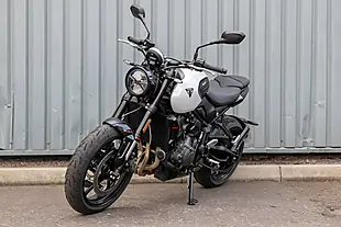 Used 2026 Triumph Trident 660 Snowdonia White - Interior and Exterior details 4
