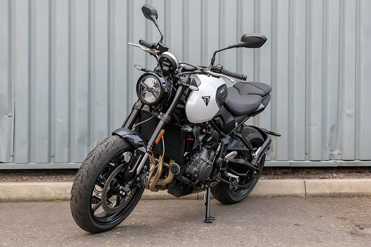 Used 2026 Triumph Trident 660 Snowdonia White - Interior and Exterior details 4