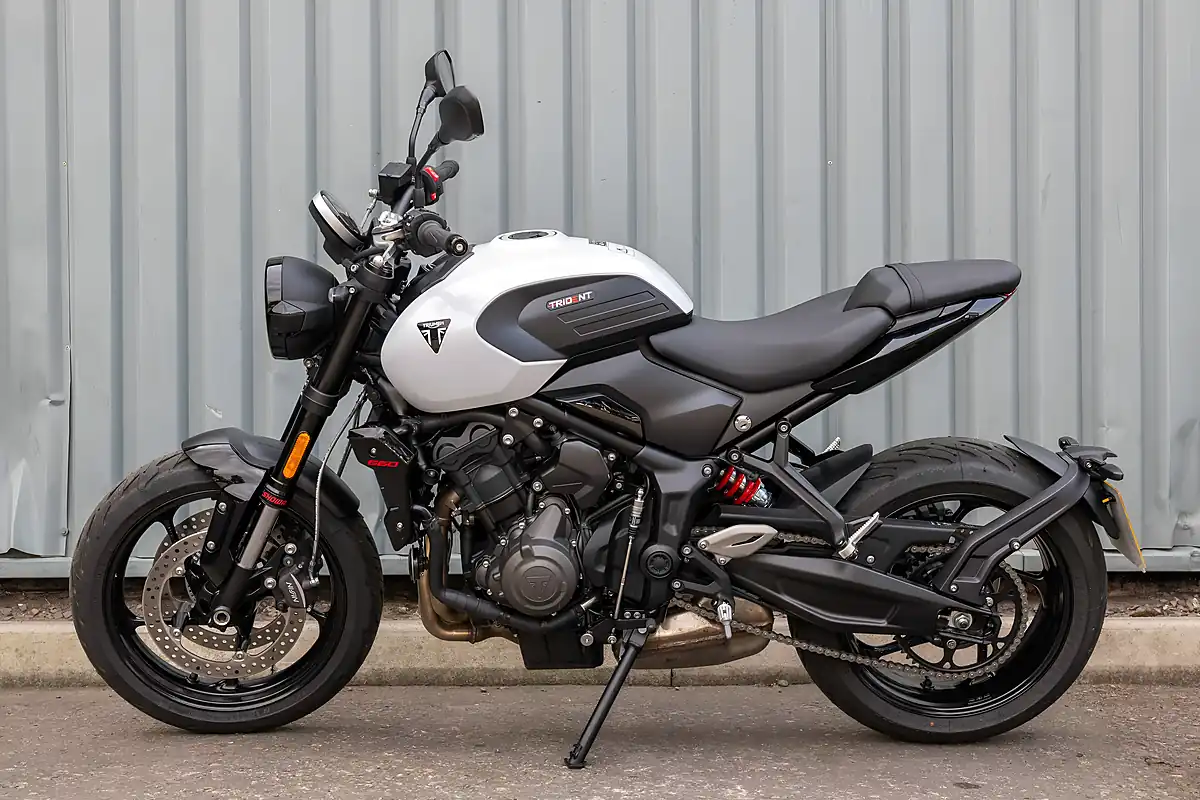 Used 2026 Triumph Trident 660 Snowdonia White - Interior and Exterior details 5