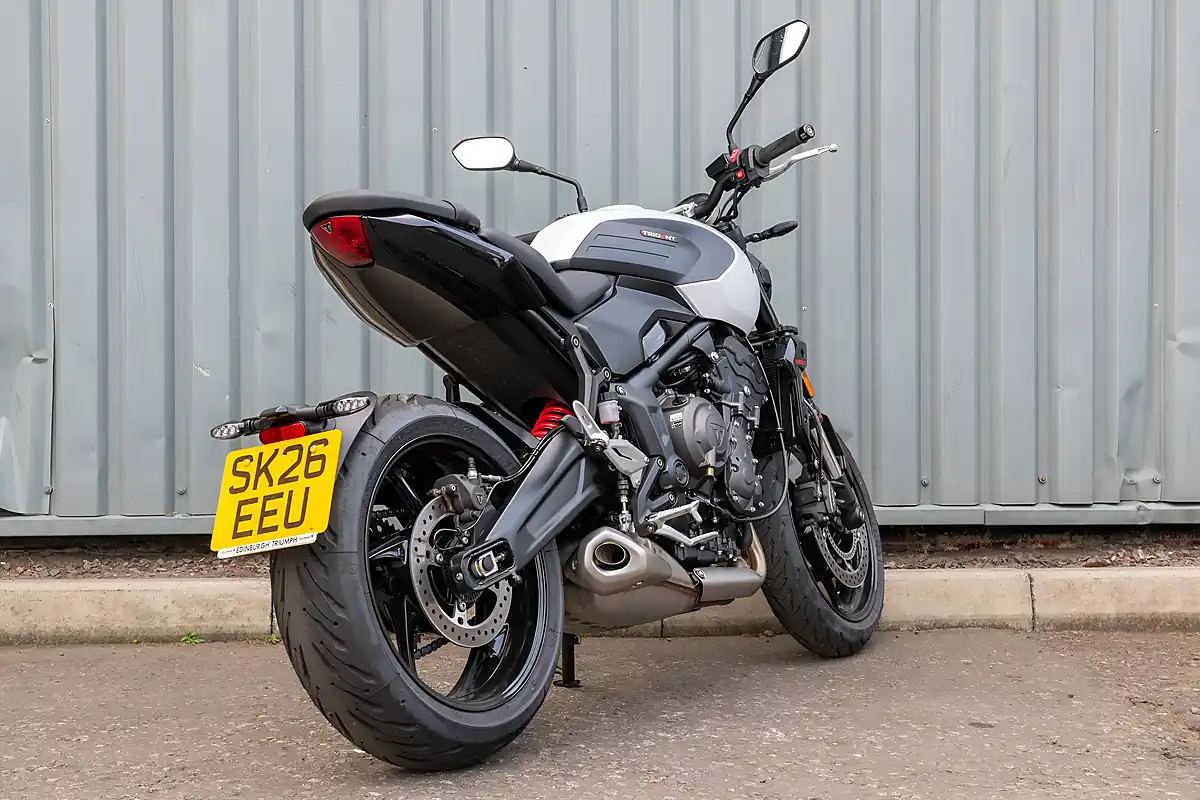 Used 2026 Triumph Trident 660 Snowdonia White - Interior and Exterior details 8
