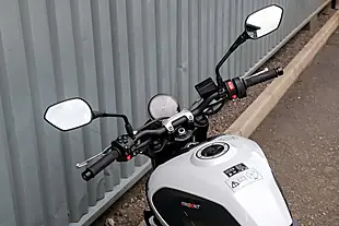 Used 2026 Triumph Trident 660 Snowdonia White - Interior and Exterior details 9