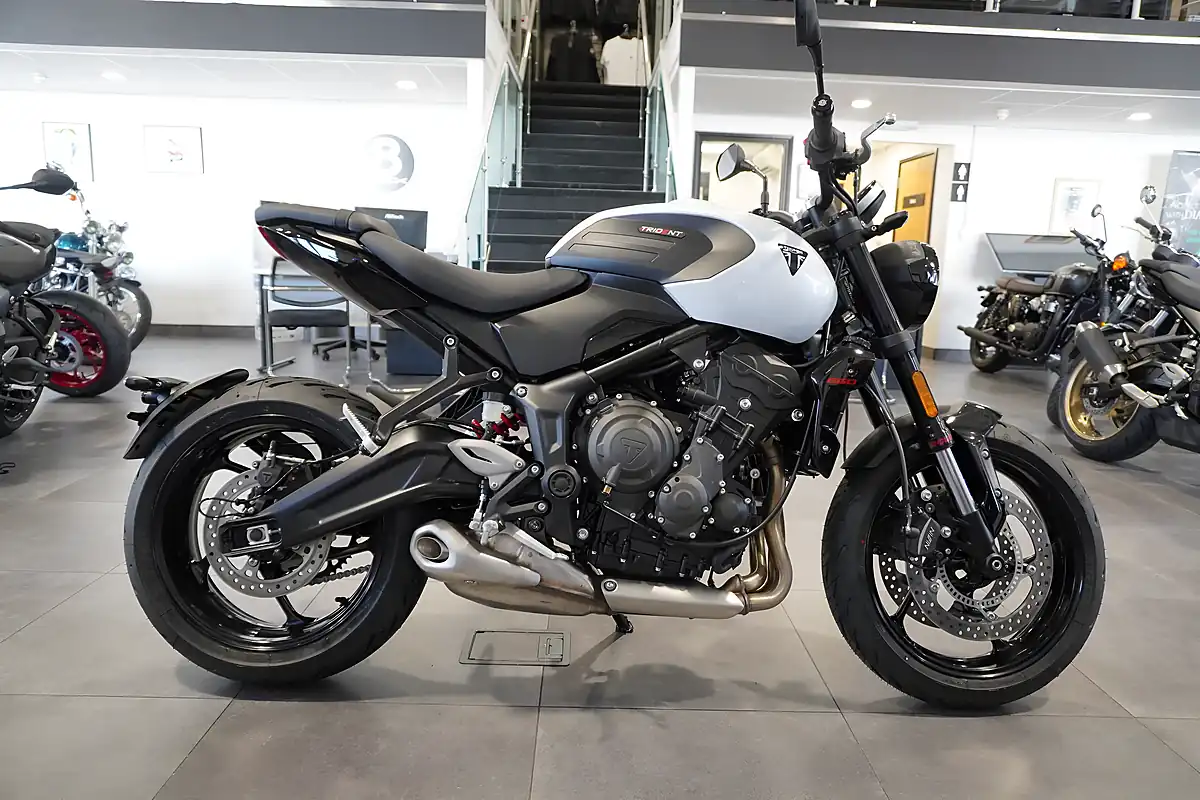 Used 2026 Triumph Trident 660 Snowdonia White - Front View