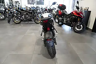 Used 2026 Triumph Trident 660 Snowdonia White - Interior and Exterior details 4