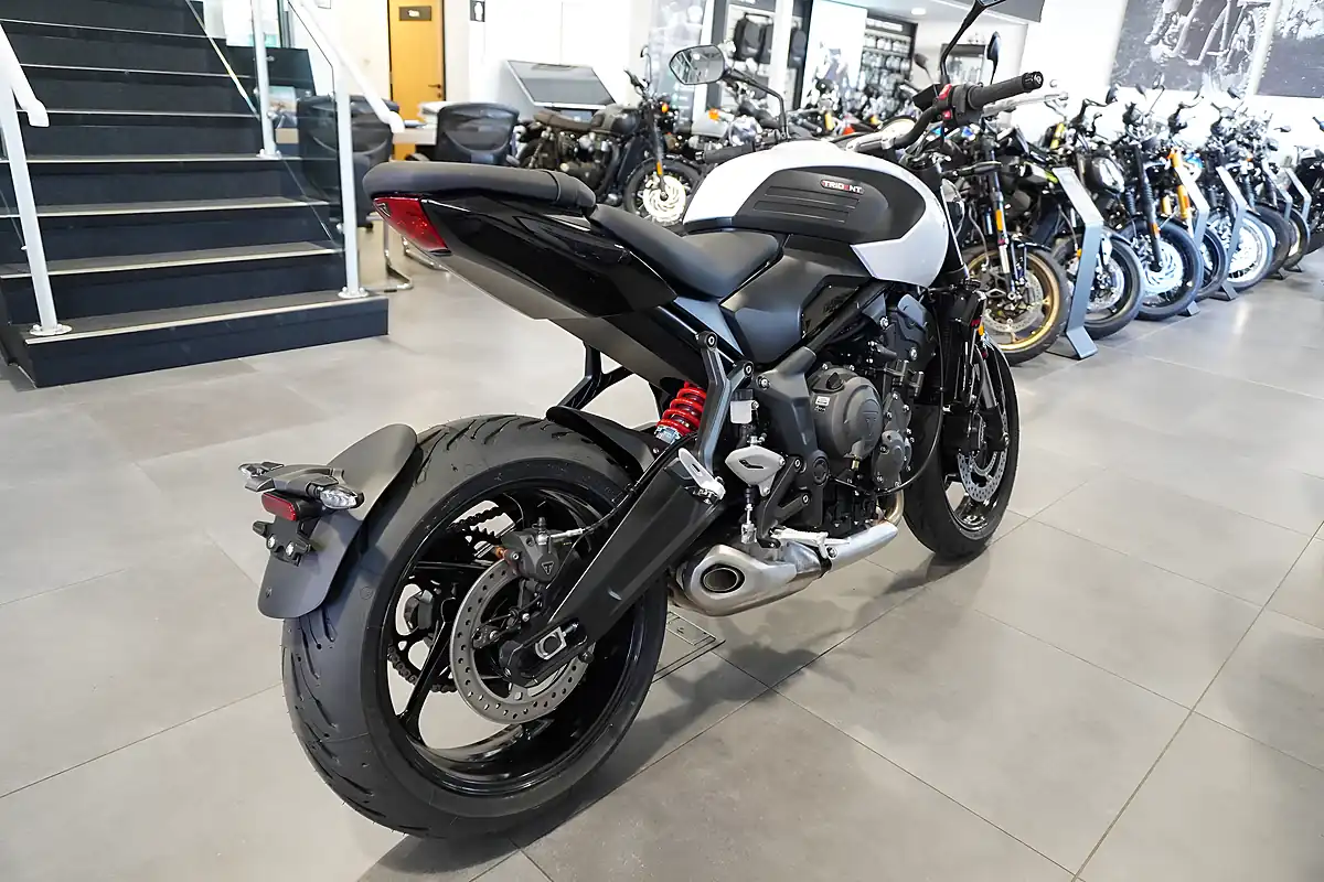 Used 2026 Triumph Trident 660 Snowdonia White - Interior and Exterior details 5