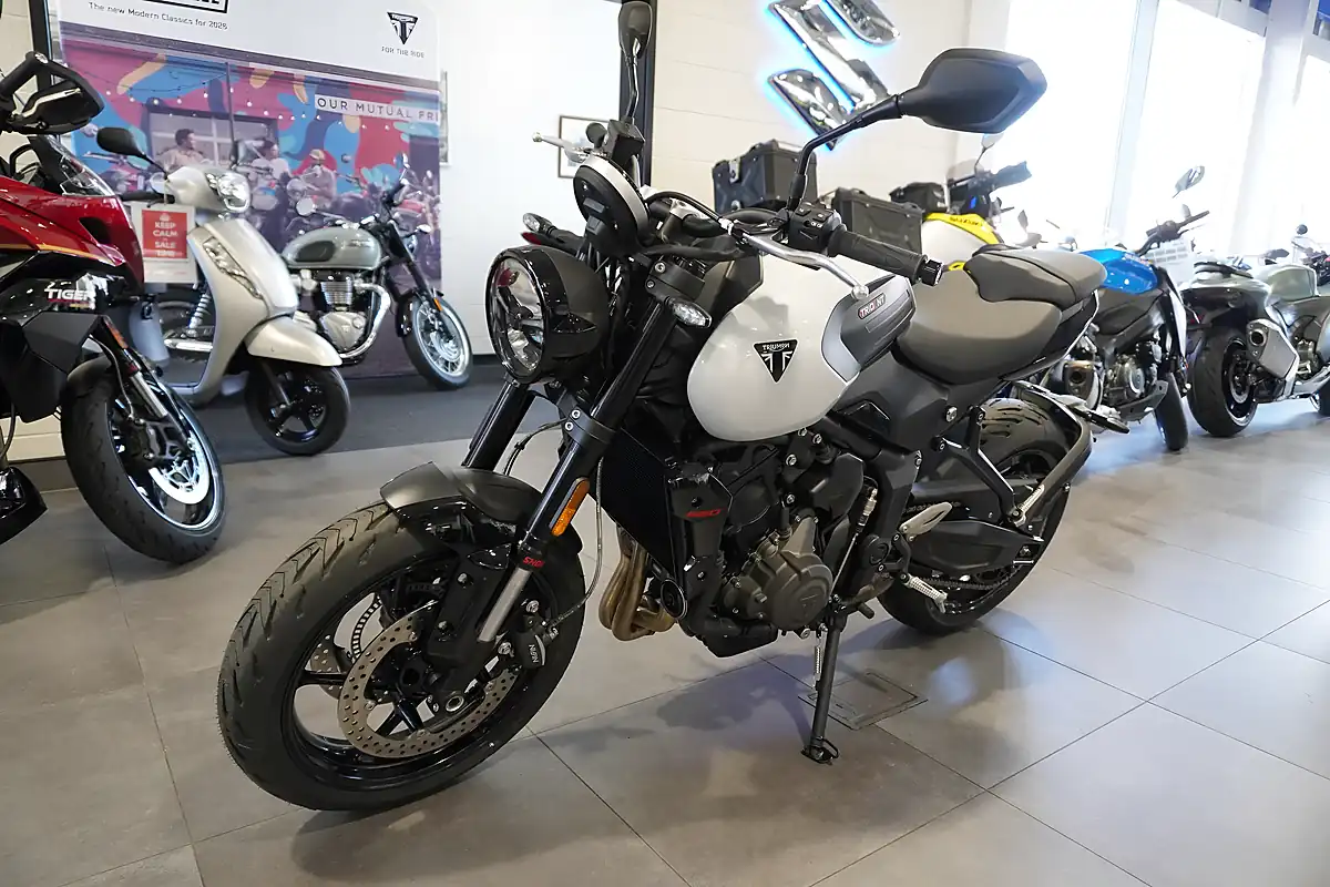 Used 2026 Triumph Trident 660 Snowdonia White - Interior and Exterior details 6