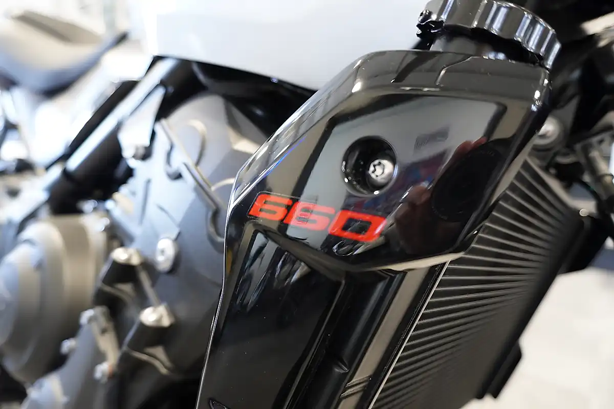 Used 2026 Triumph Trident 660 Snowdonia White - Interior and Exterior details 9
