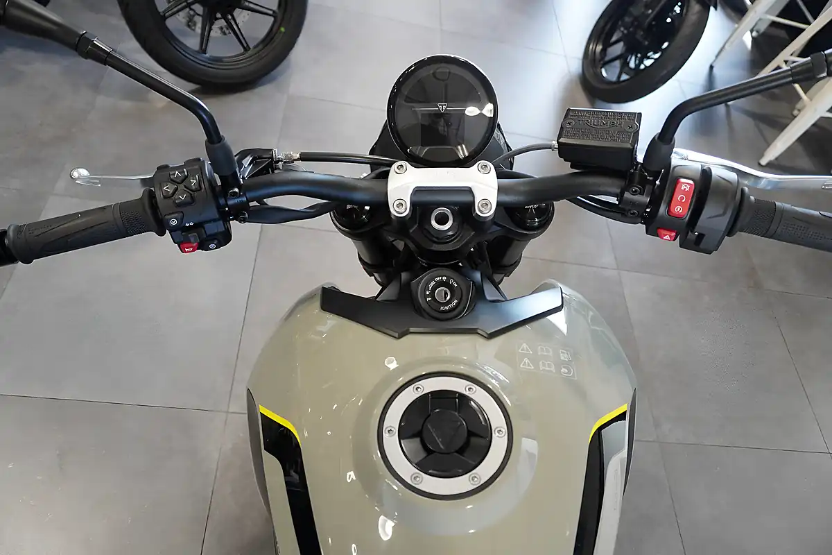 Used 2026 Triumph Trident 660 Stone Grey - Interior and Exterior details 7