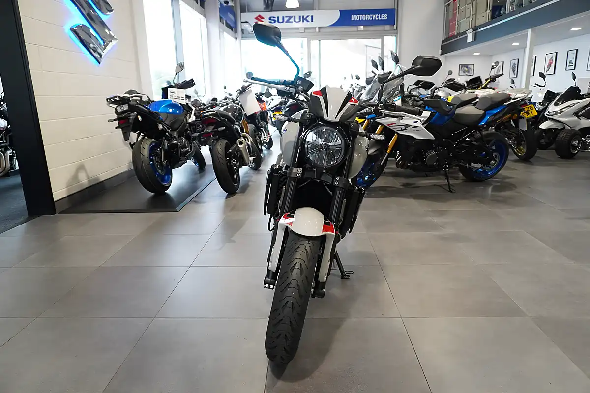 Used 2026 Triumph Trident 800 Ash Grey - Interior and Exterior details 3