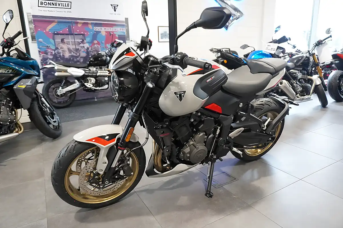 Used 2026 Triumph Trident 800 Ash Grey - Interior and Exterior details 6