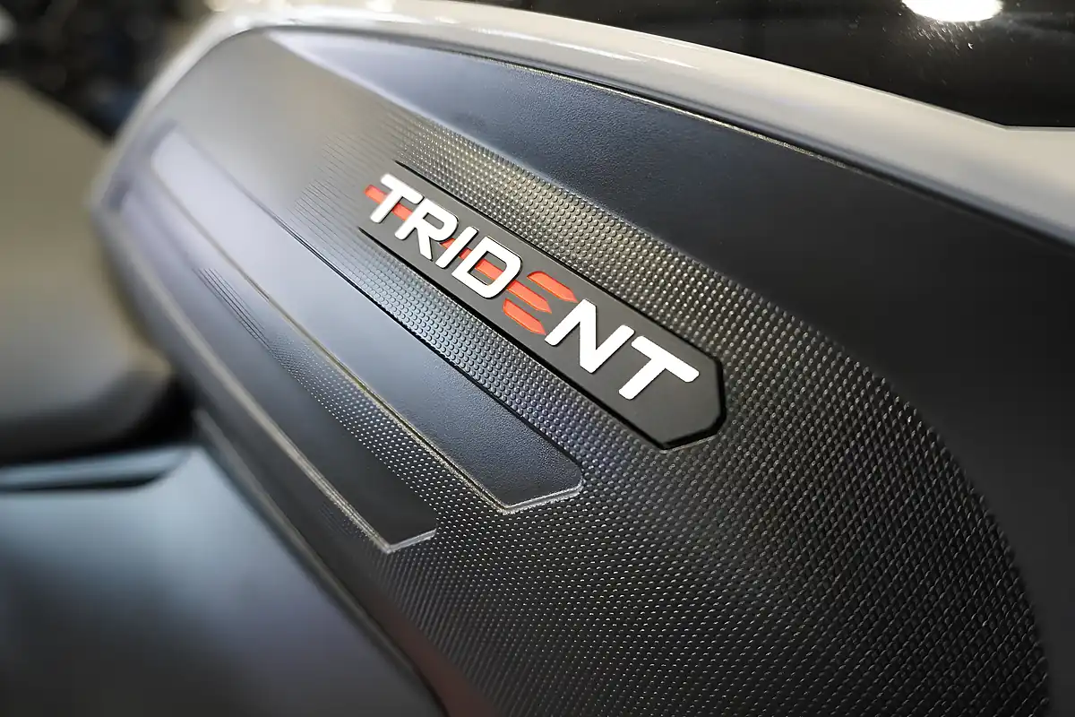 Used 2026 Triumph Trident 800 Ash Grey - Interior and Exterior details 8