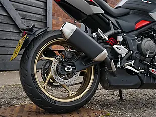 Used 2026 Triumph Trident 800 Ash Grey - Interior and Exterior details 12