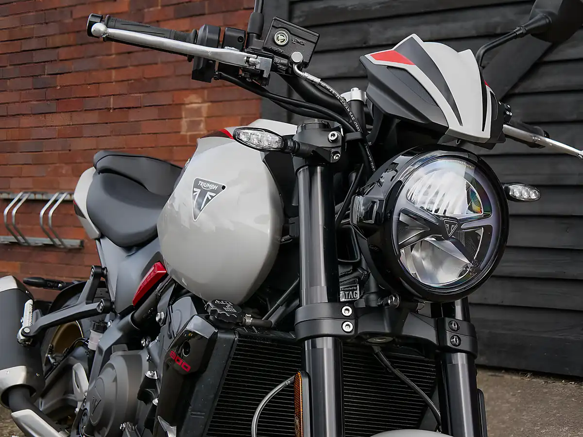 Used 2026 Triumph Trident 800 Ash Grey - Interior and Exterior details 3