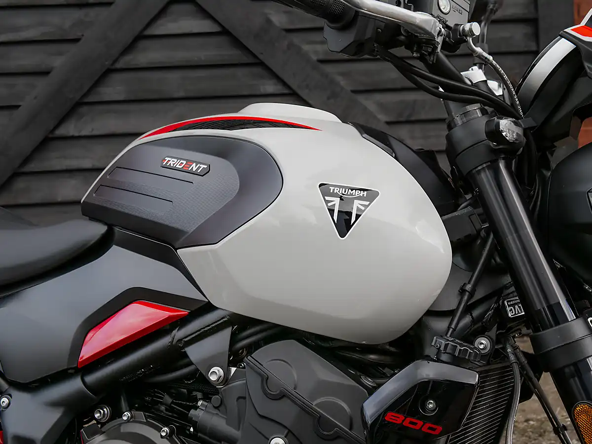Used 2026 Triumph Trident 800 Ash Grey - Interior and Exterior details 7