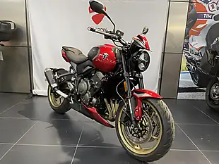 Used 2026 Triumph Trident 800 Carnival Red - Interior and Exterior details 3