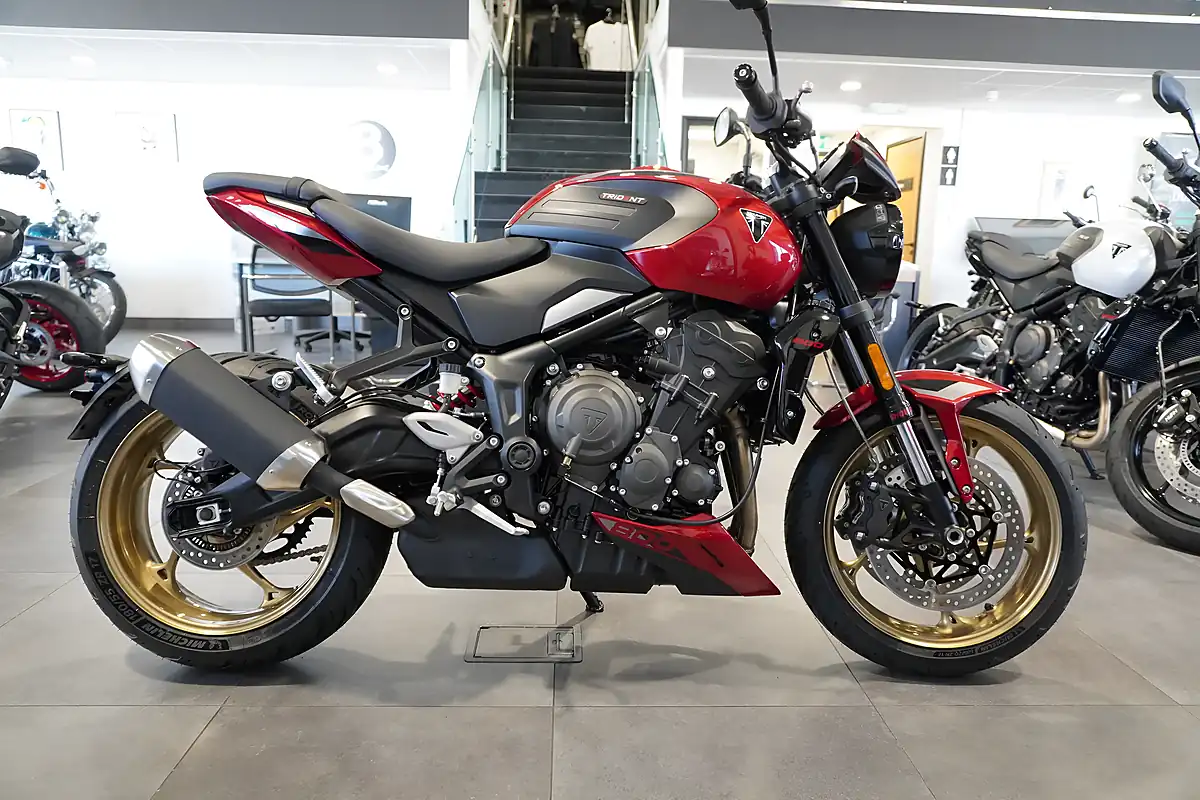 Used 2026 Triumph Trident 800 Carnival Red - Front View