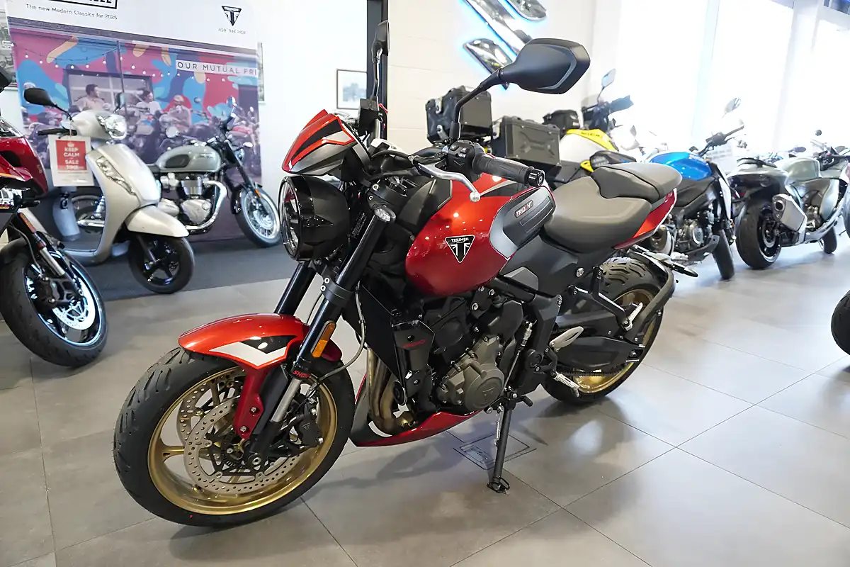 Used 2026 Triumph Trident 800 Carnival Red - Interior and Exterior details 6