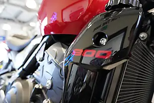 Used 2026 Triumph Trident 800 Carnival Red - Interior and Exterior details 9