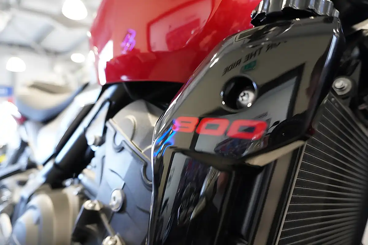 Used 2026 Triumph Trident 800 Carnival Red - Interior and Exterior details 9