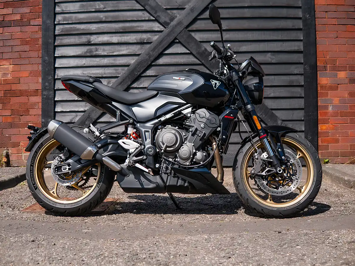 Used 2026 Triumph Trident 800 Jet Black - Interior and Exterior details 13