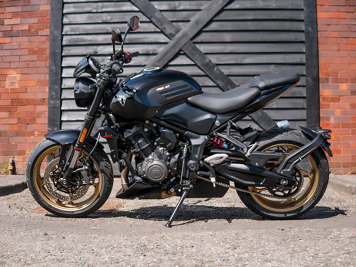 Used 2026 Triumph Trident 800 Jet Black - Interior and Exterior details 15
